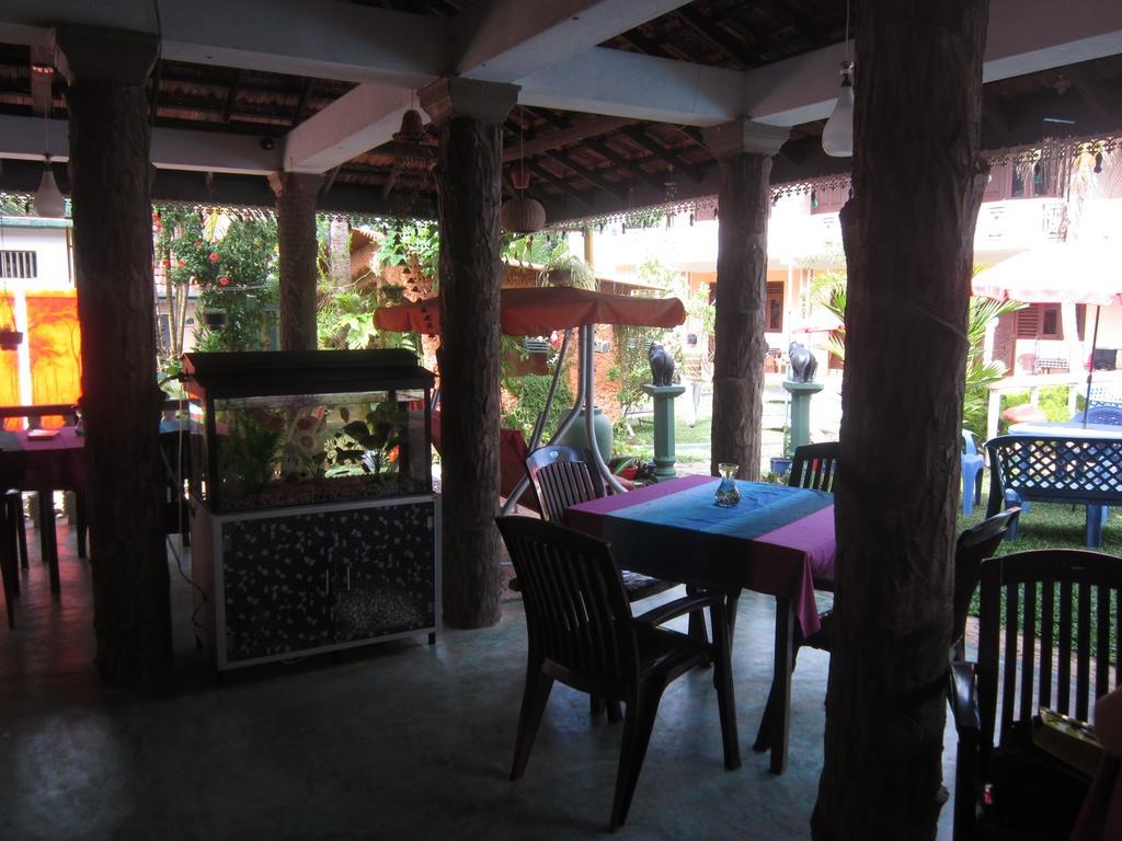 Hilda Guest House Хикадува Екстериор снимка