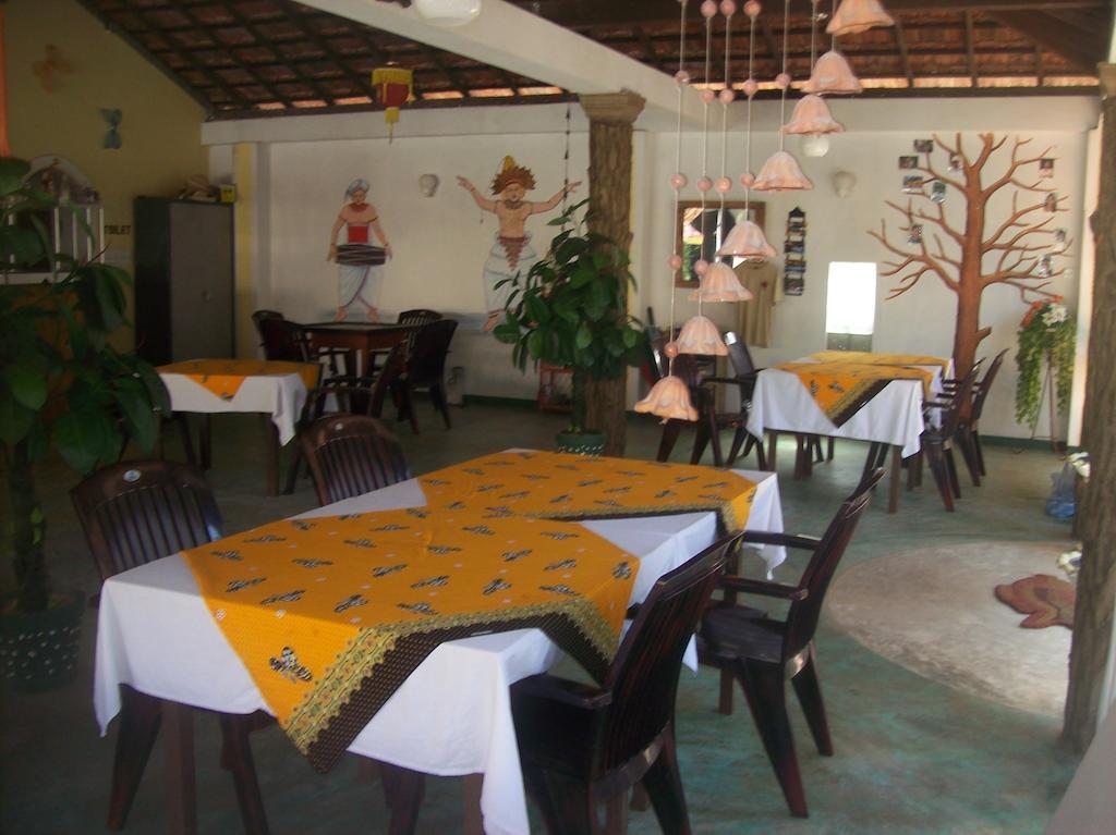 Hilda Guest House Хикадува Екстериор снимка