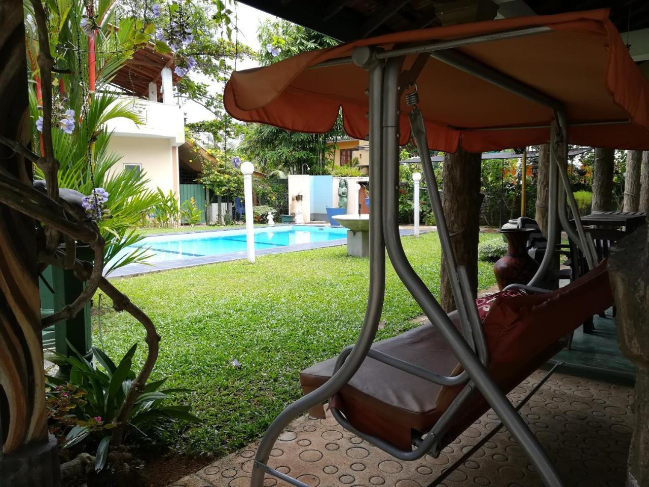 Hilda Guest House Хикадува Екстериор снимка